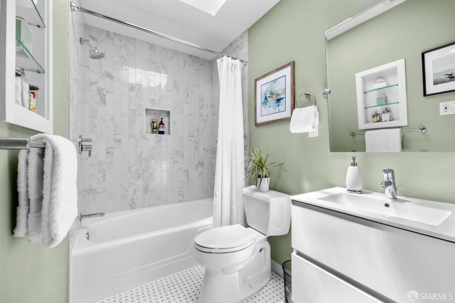 932 Esmeralda Avenue