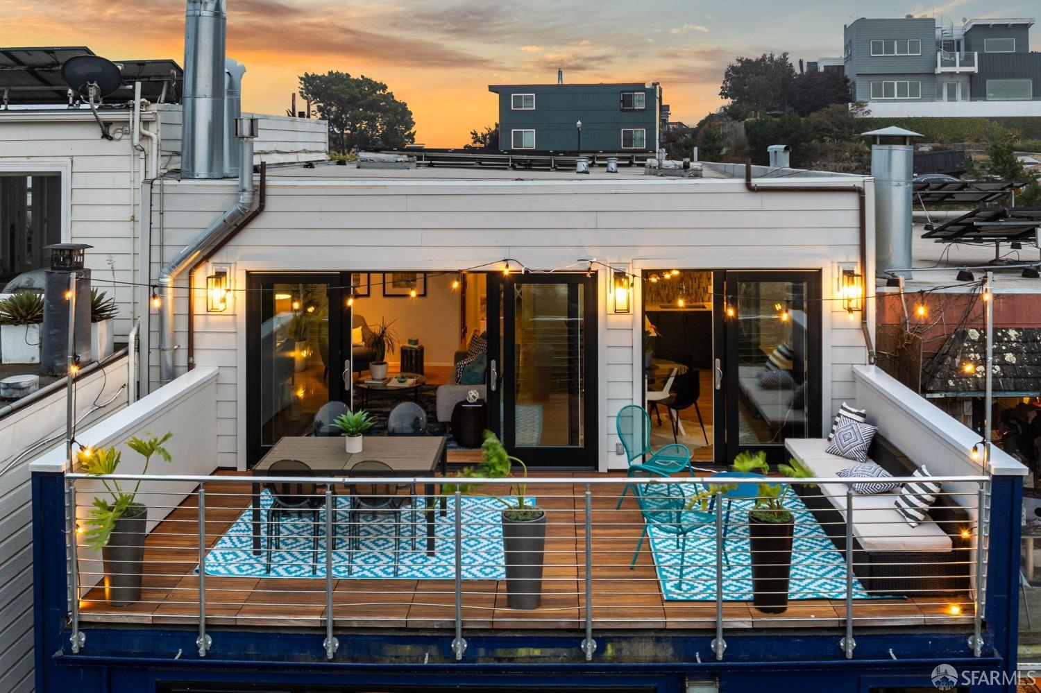 932 Esmeralda Avenue