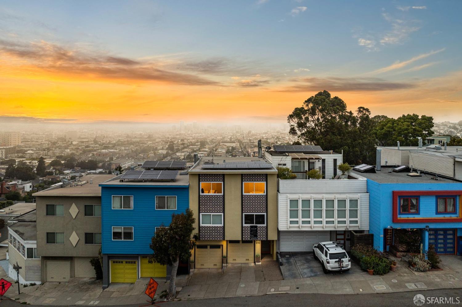 932 Esmeralda Avenue