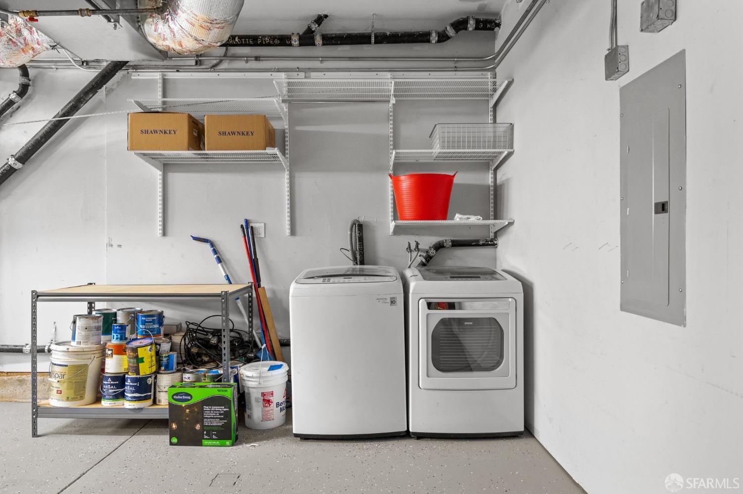 932 Esmeralda Avenue