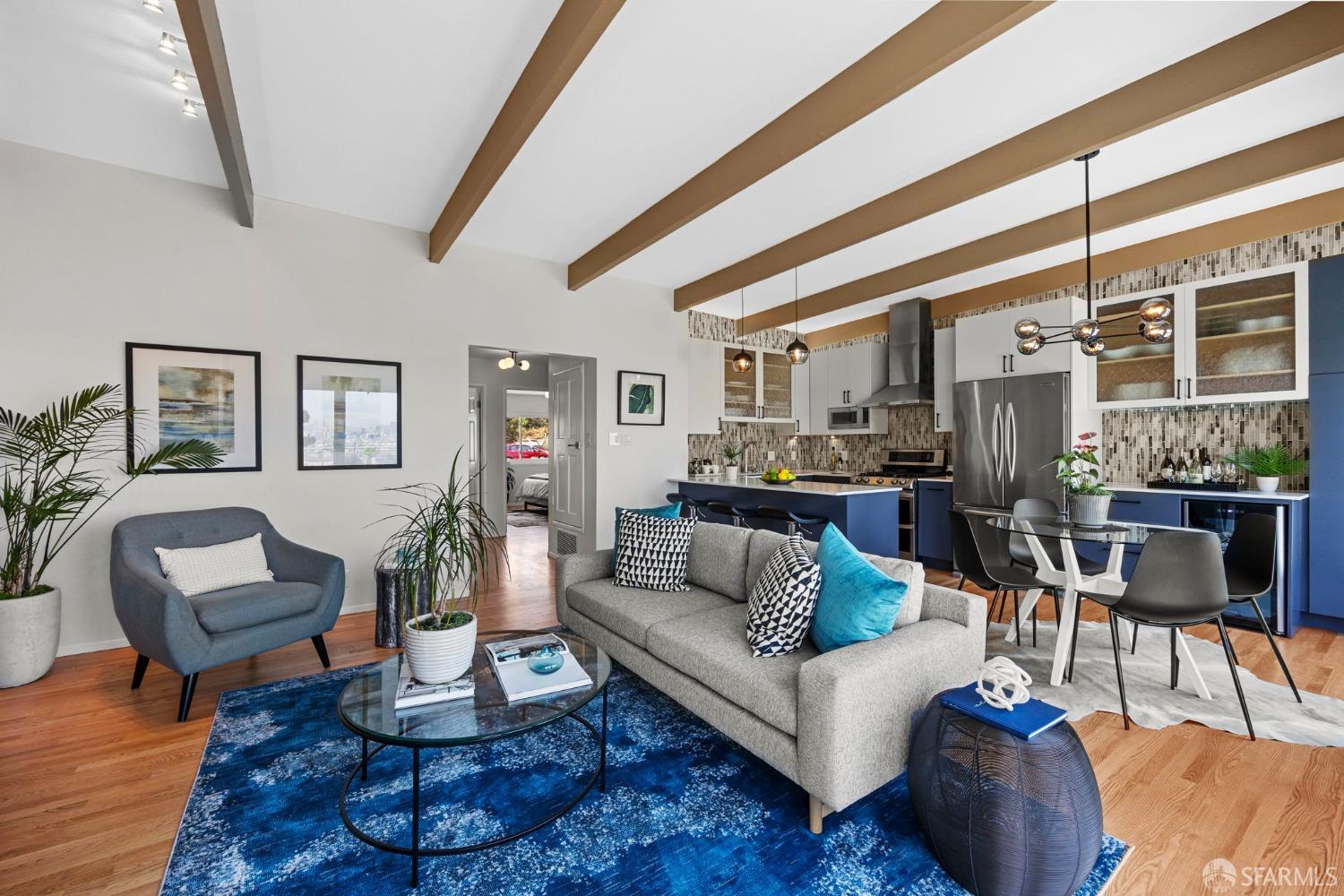 932 Esmeralda Avenue