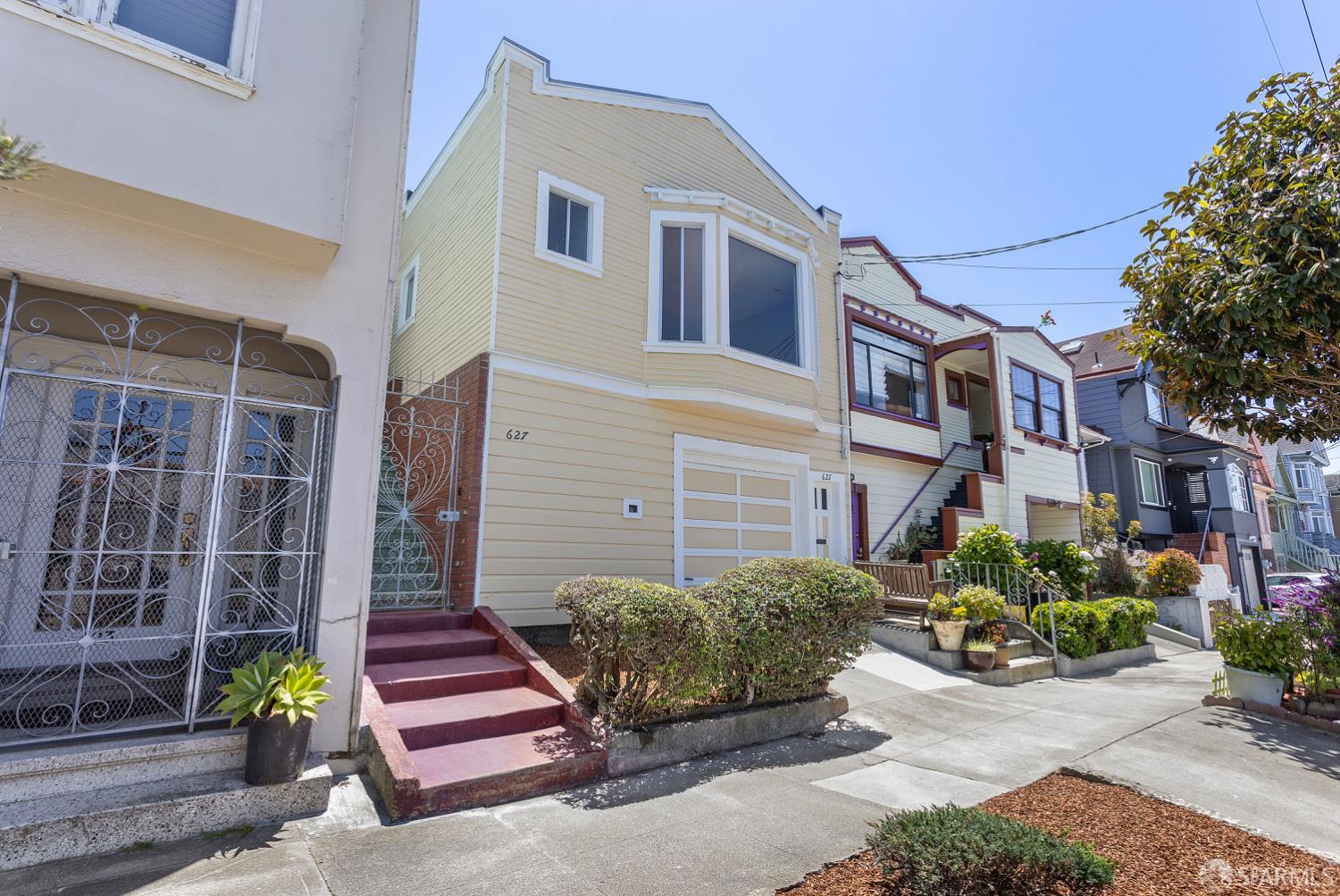 627 London Street