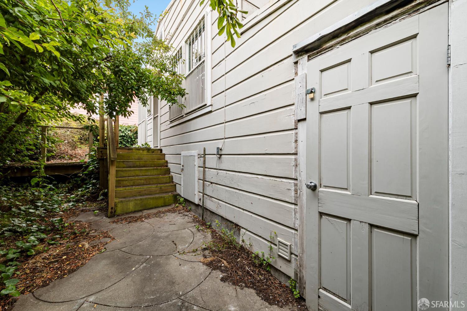 715 Prague Street