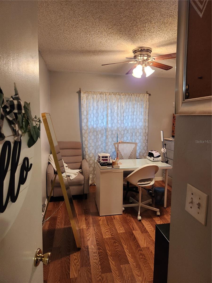 4610 N COUNTRY HILLS CT