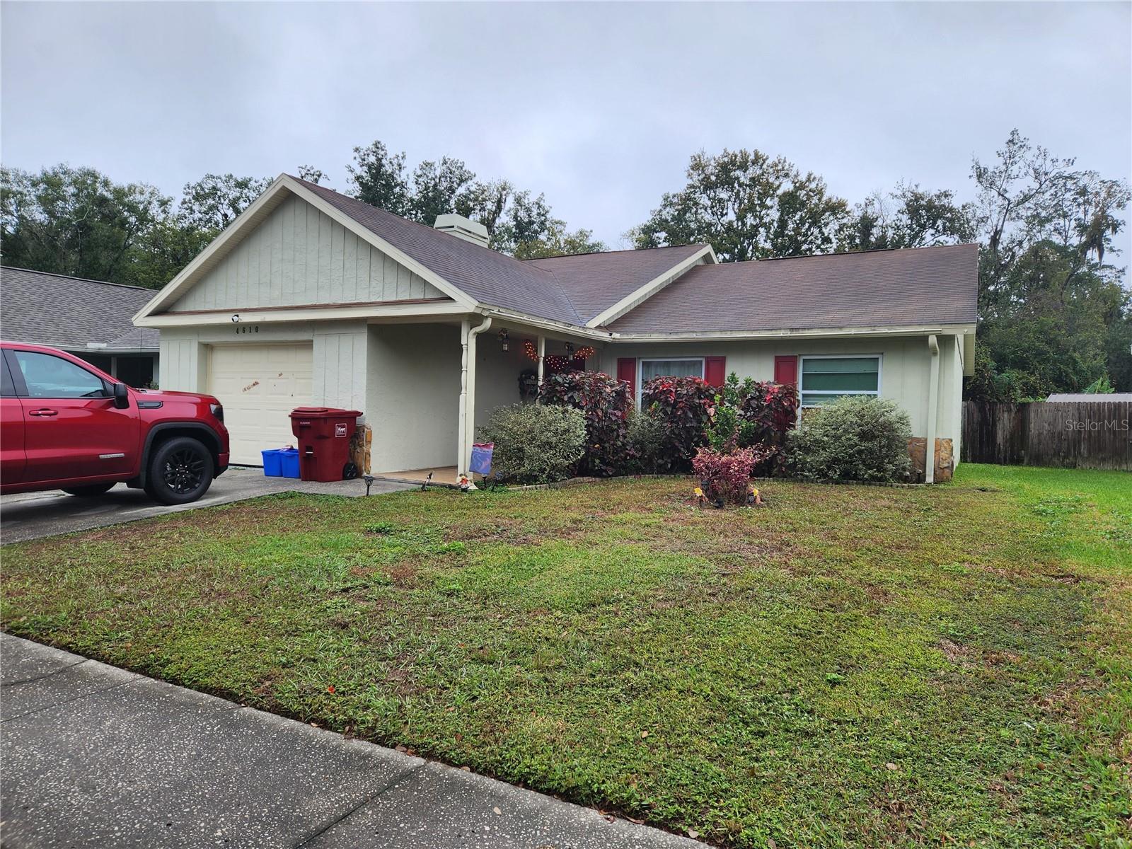 4610 N COUNTRY HILLS CT