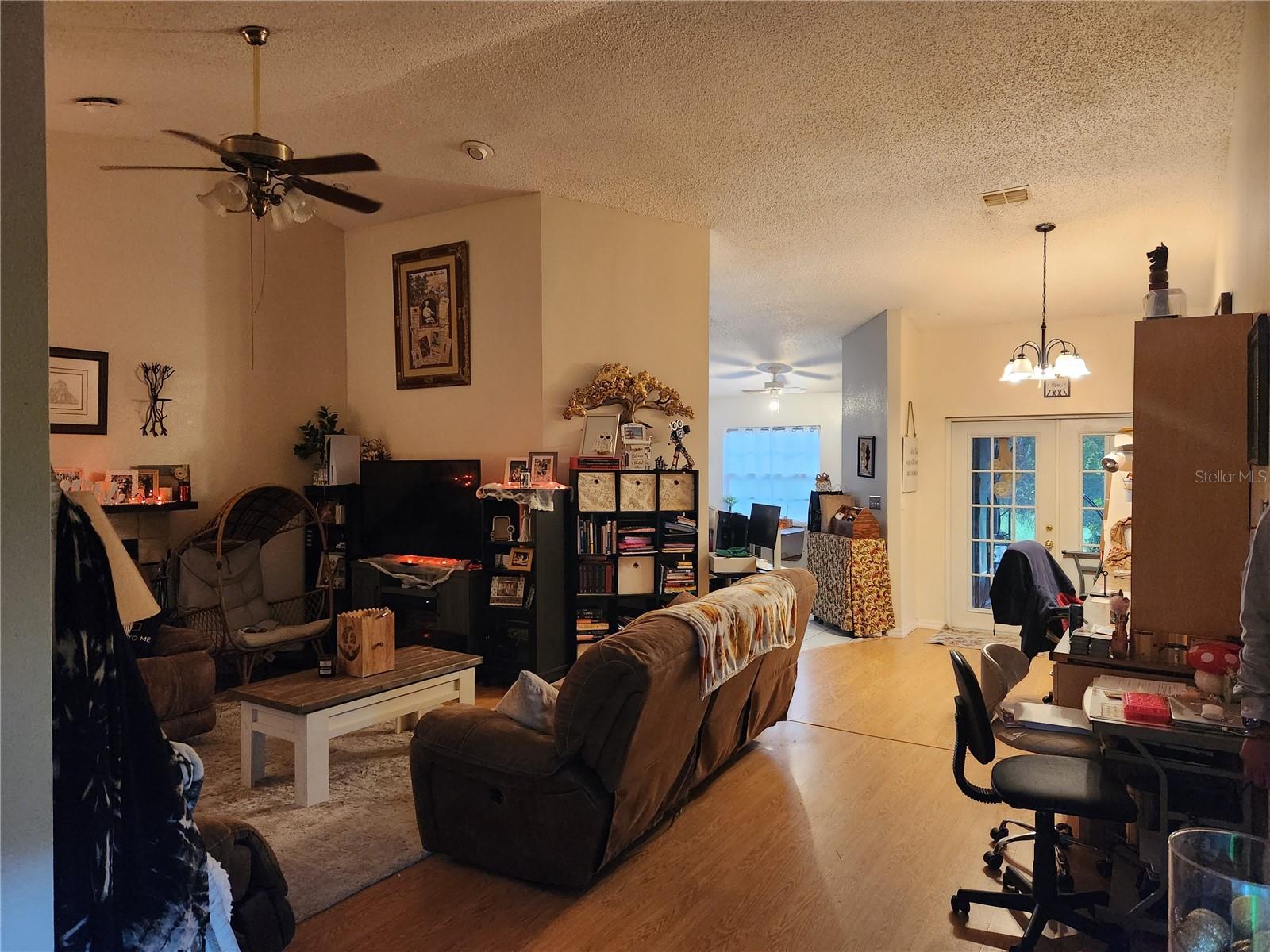 4610 N COUNTRY HILLS CT