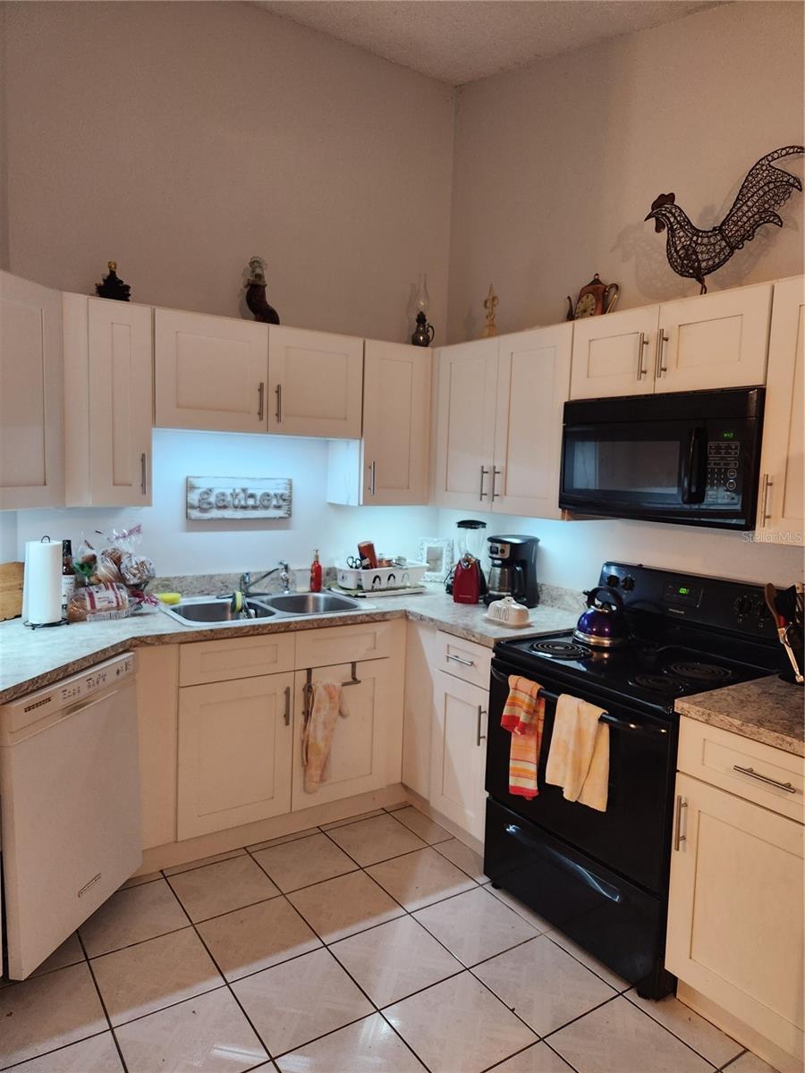 4610 N COUNTRY HILLS CT