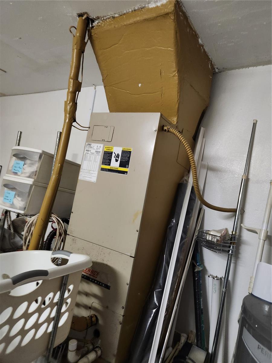 4610 N COUNTRY HILLS CT