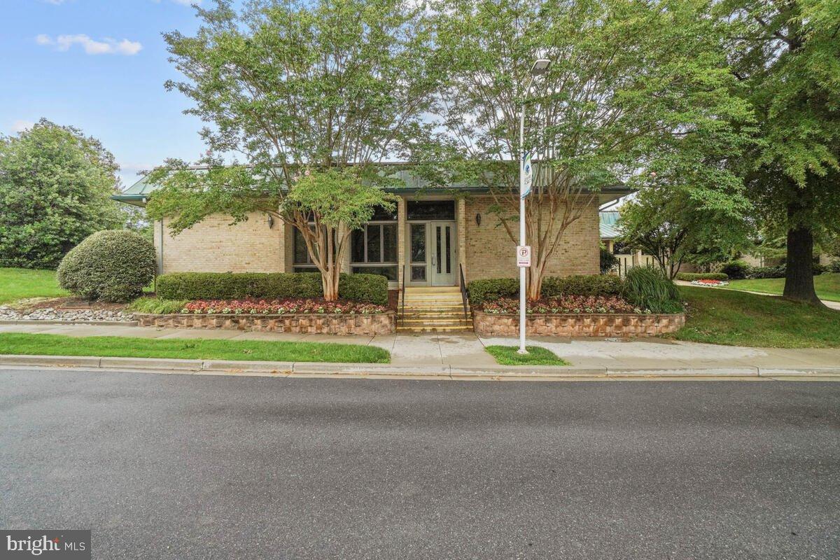 9 FITZHUGH COURT 71-B