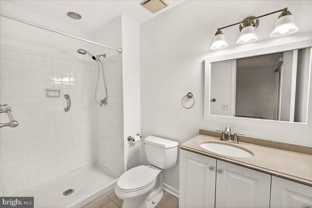 9 FITZHUGH COURT 71-B