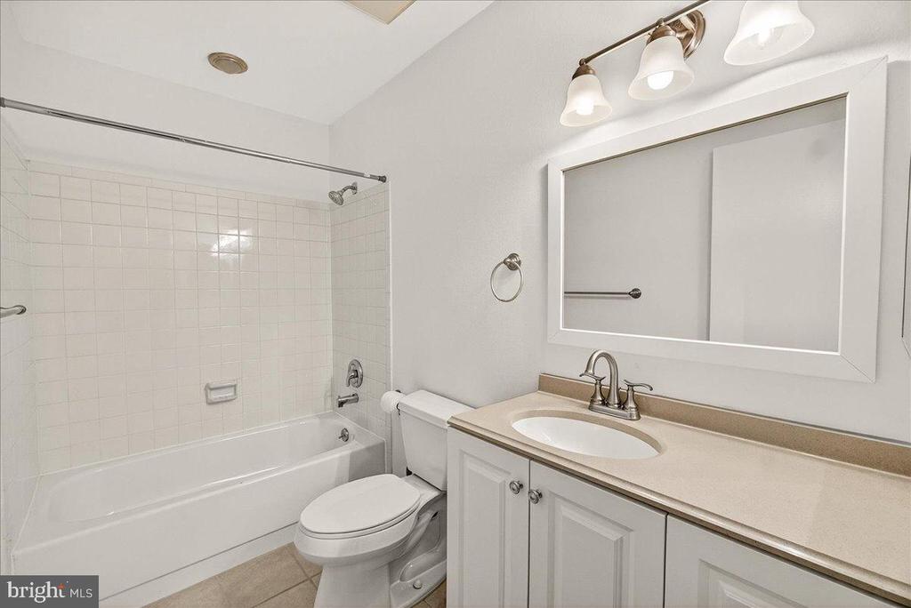 9 FITZHUGH COURT 71-B