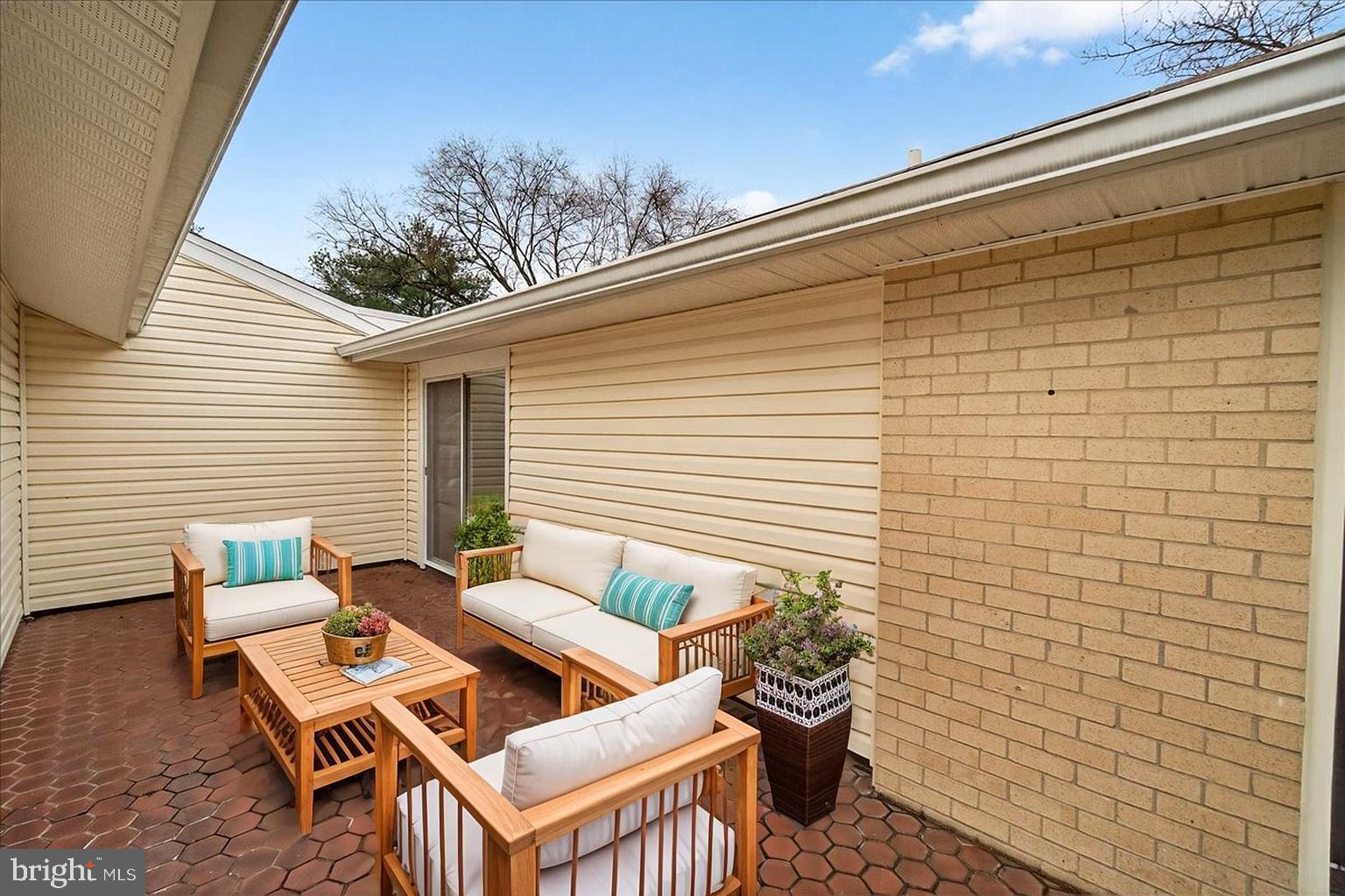 9 FITZHUGH COURT 71-B