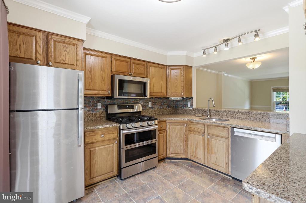 9583 WHITE PILLAR TERRACE