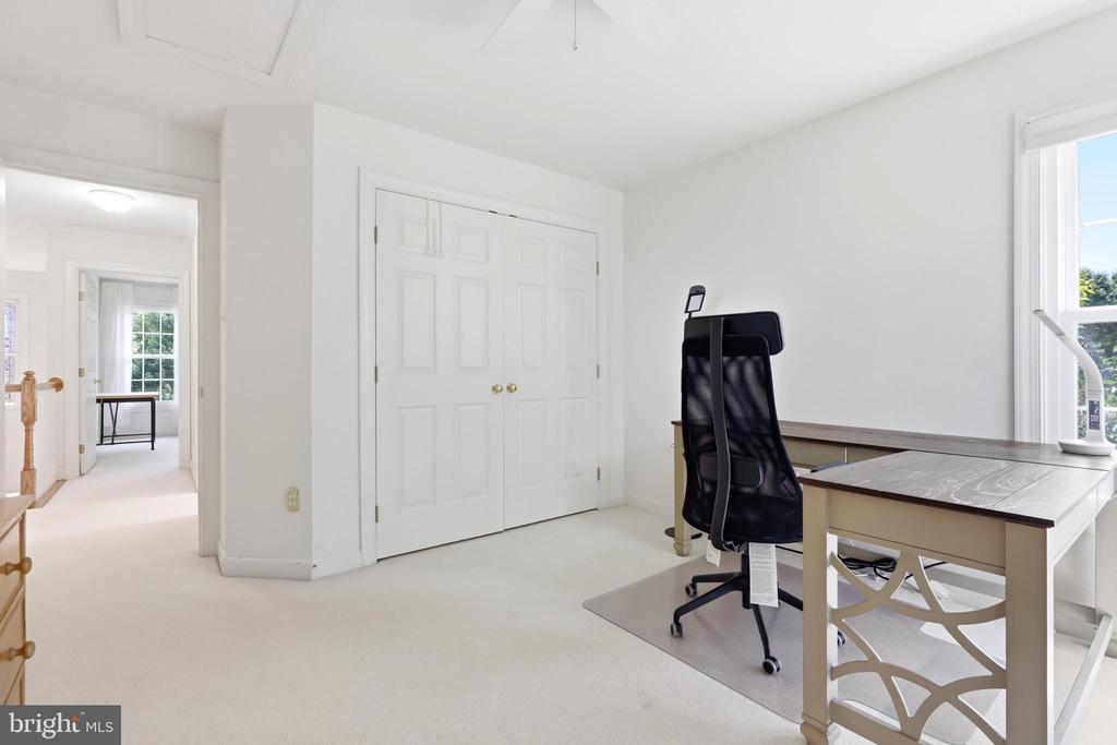 2 CROSSCUT COURT