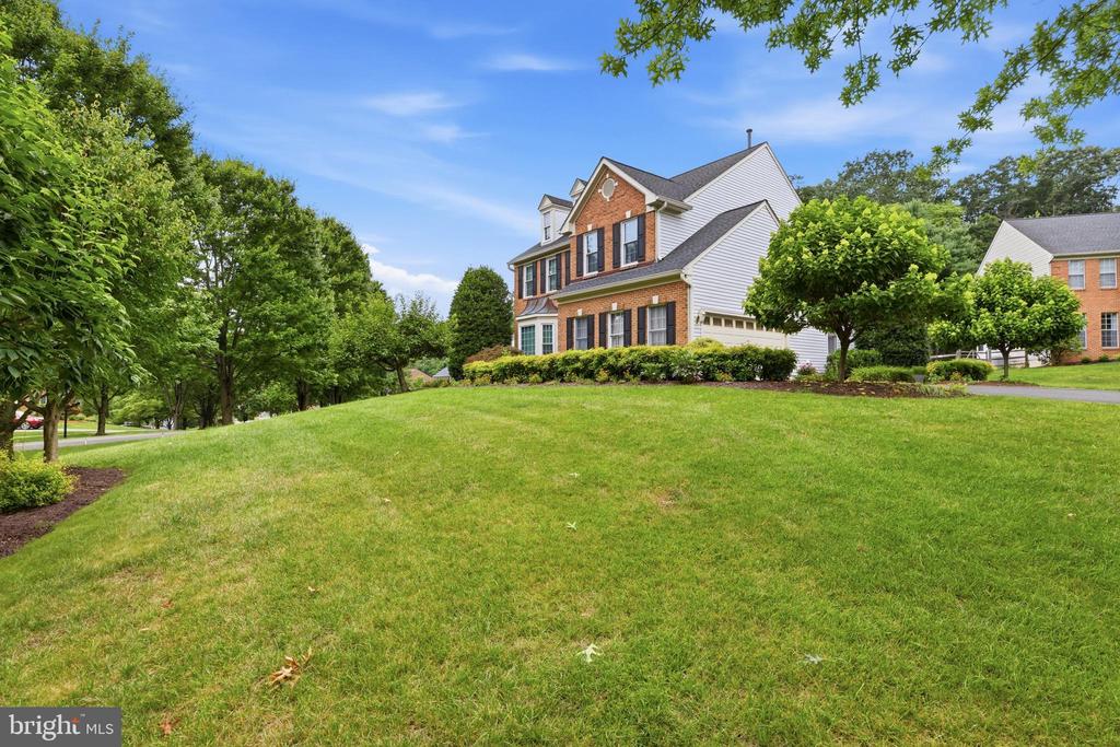 2 CROSSCUT COURT