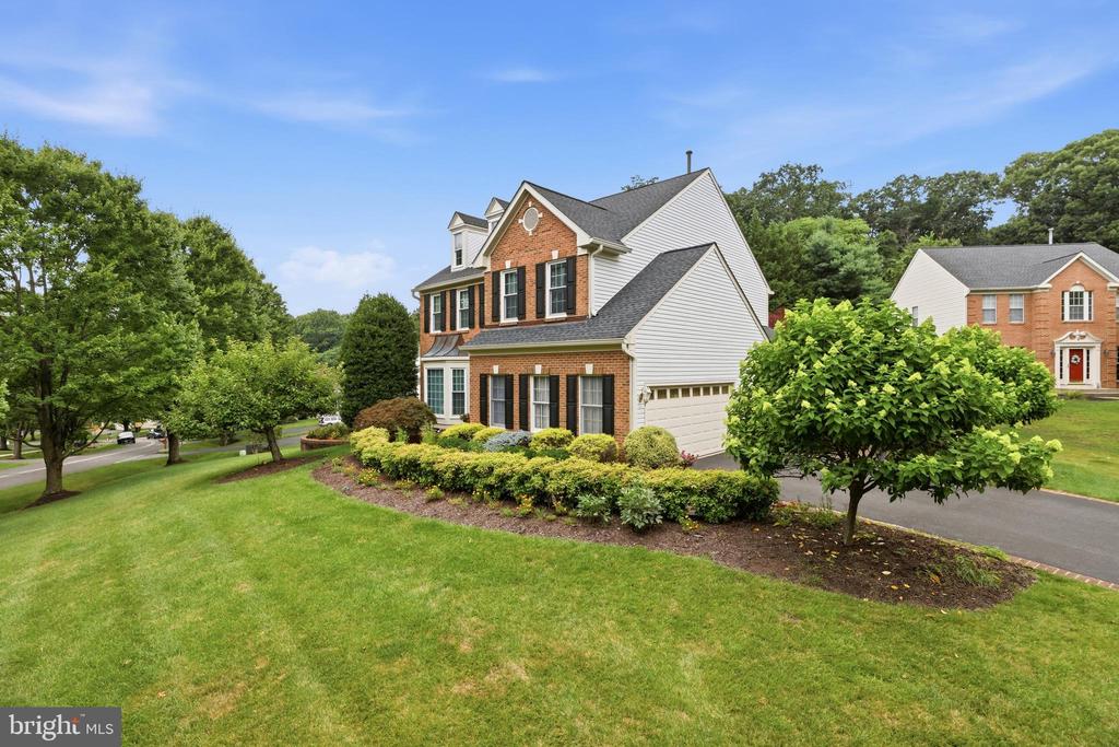 2 CROSSCUT COURT