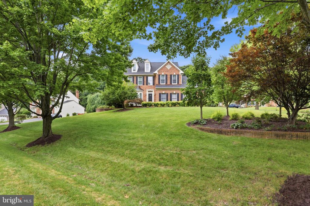 2 CROSSCUT COURT