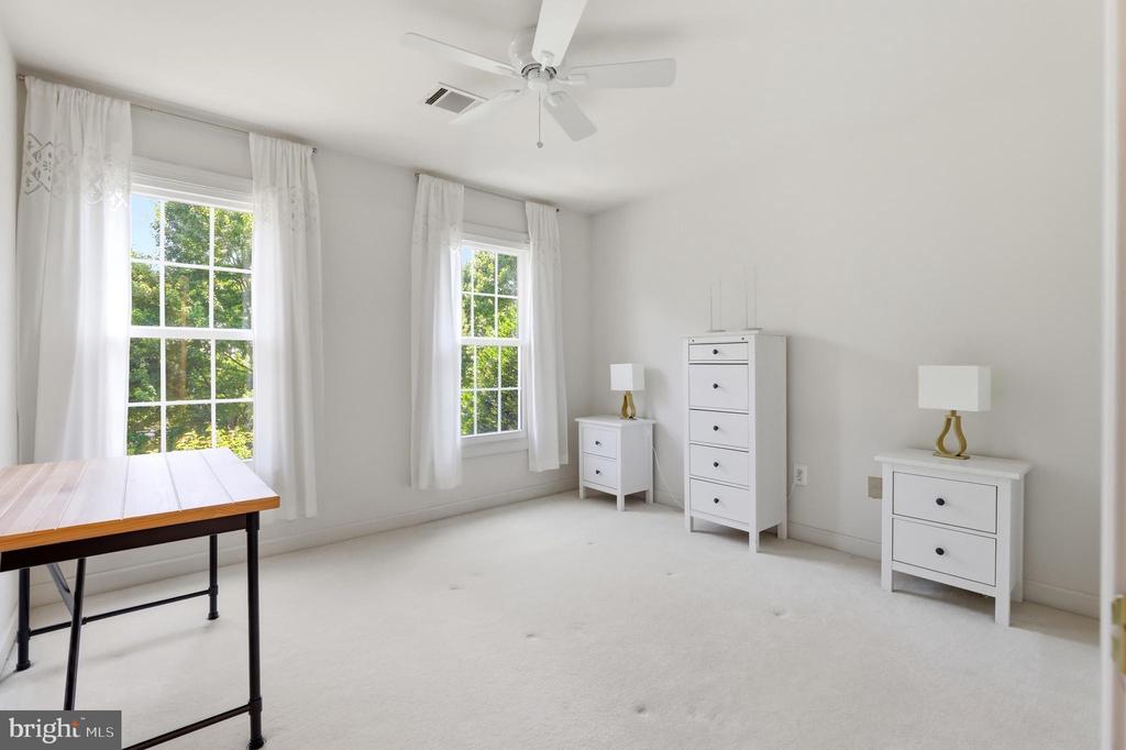 2 CROSSCUT COURT