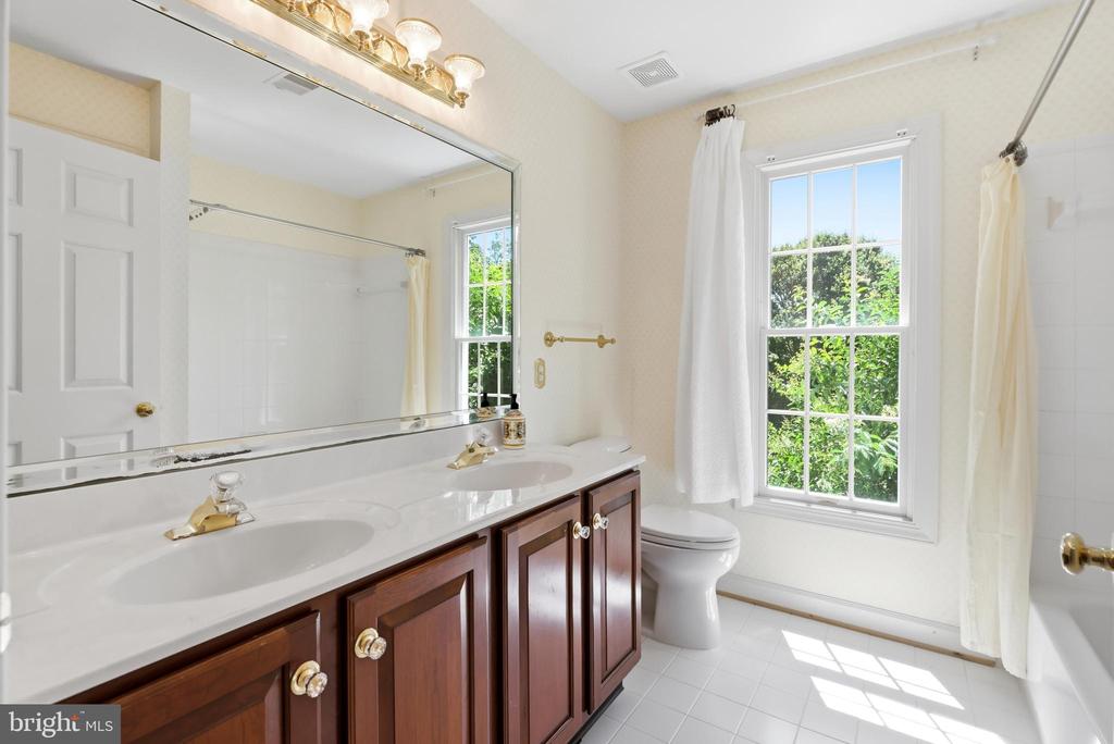 2 CROSSCUT COURT