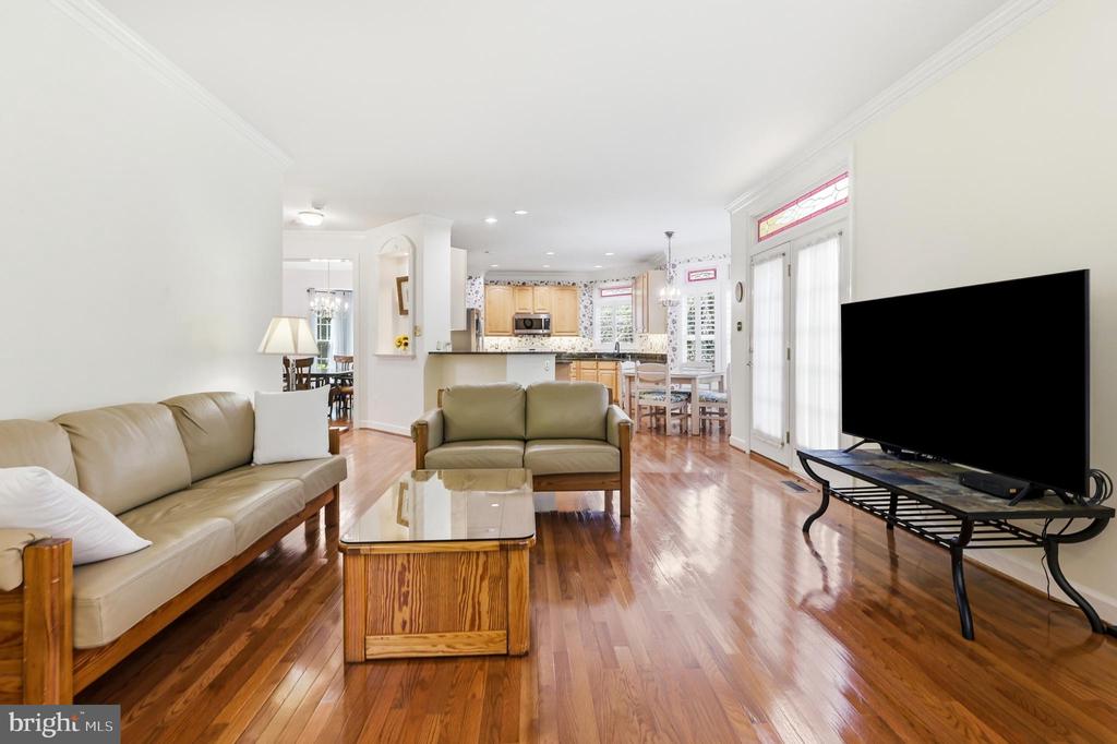 2 CROSSCUT COURT