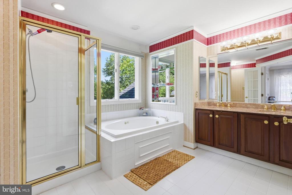 2 CROSSCUT COURT
