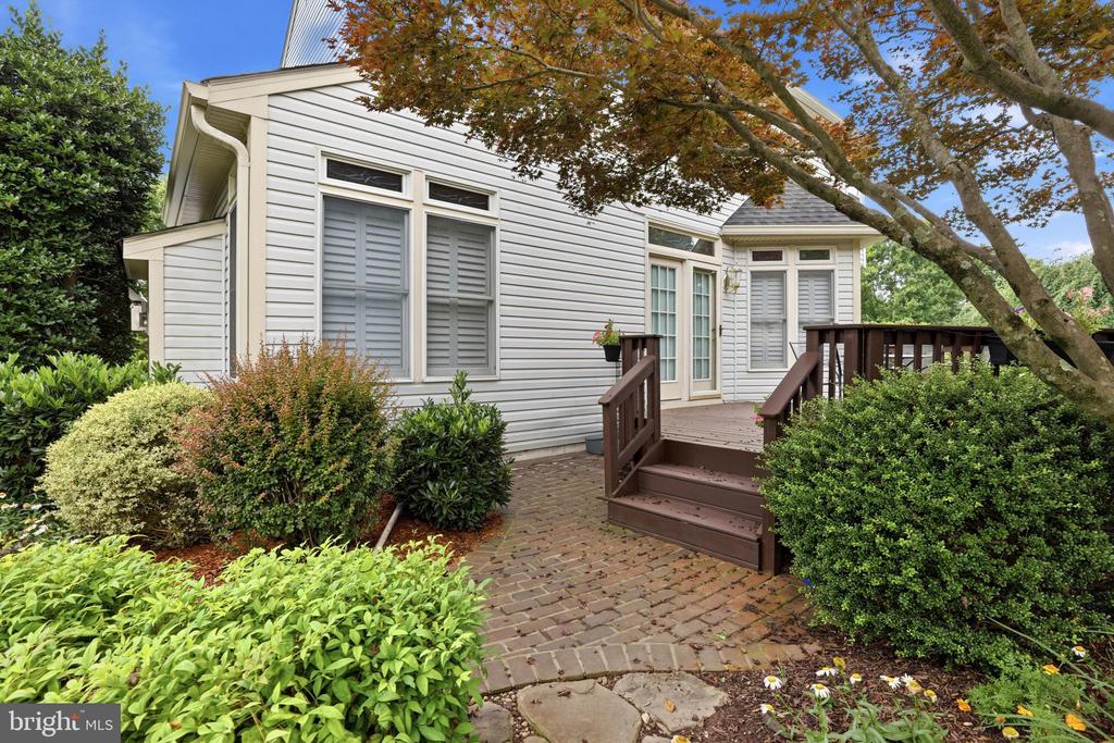 2 CROSSCUT COURT