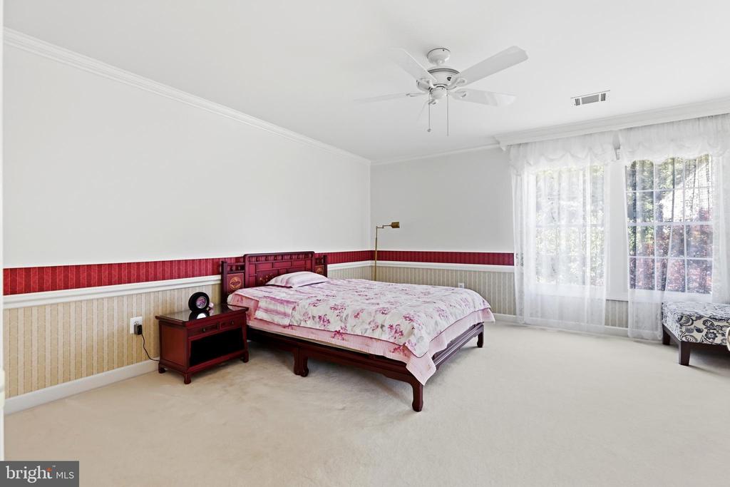 2 CROSSCUT COURT