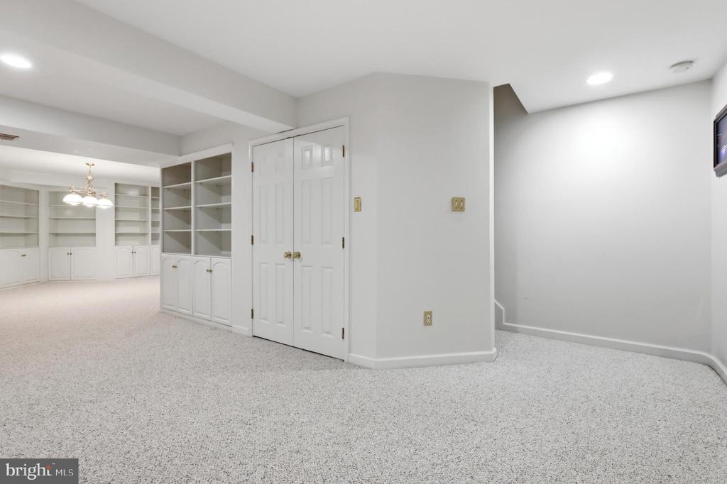 2 CROSSCUT COURT