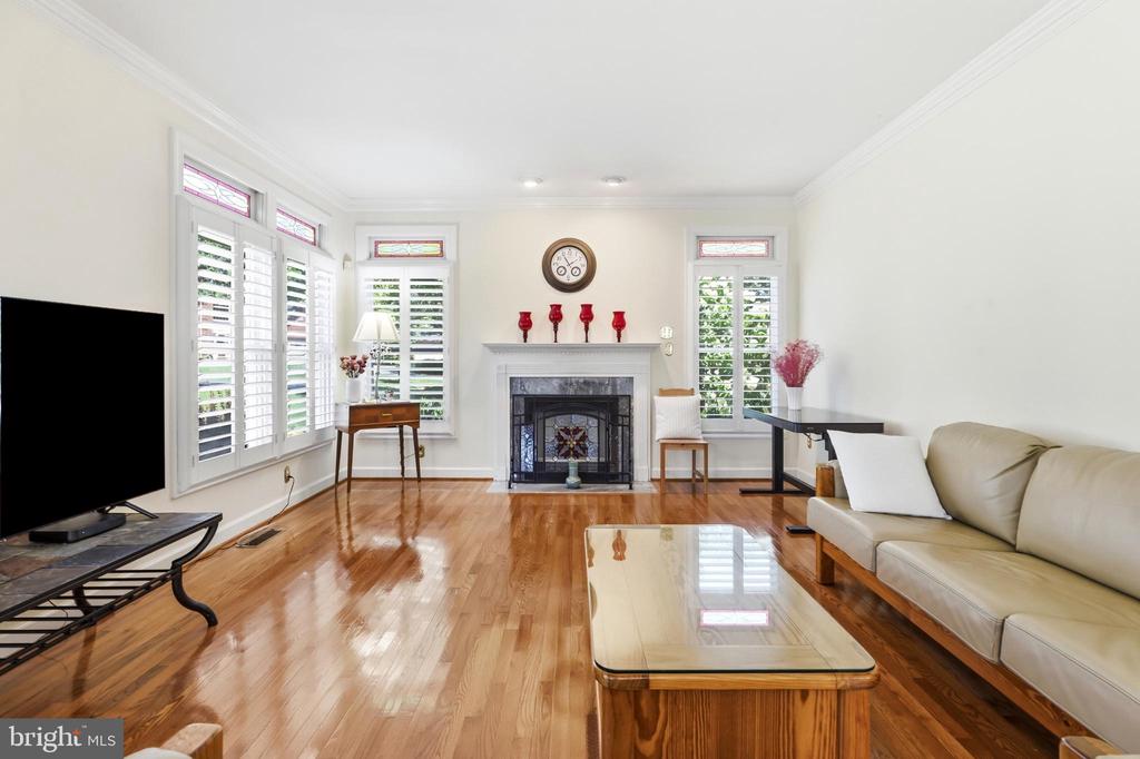 2 CROSSCUT COURT