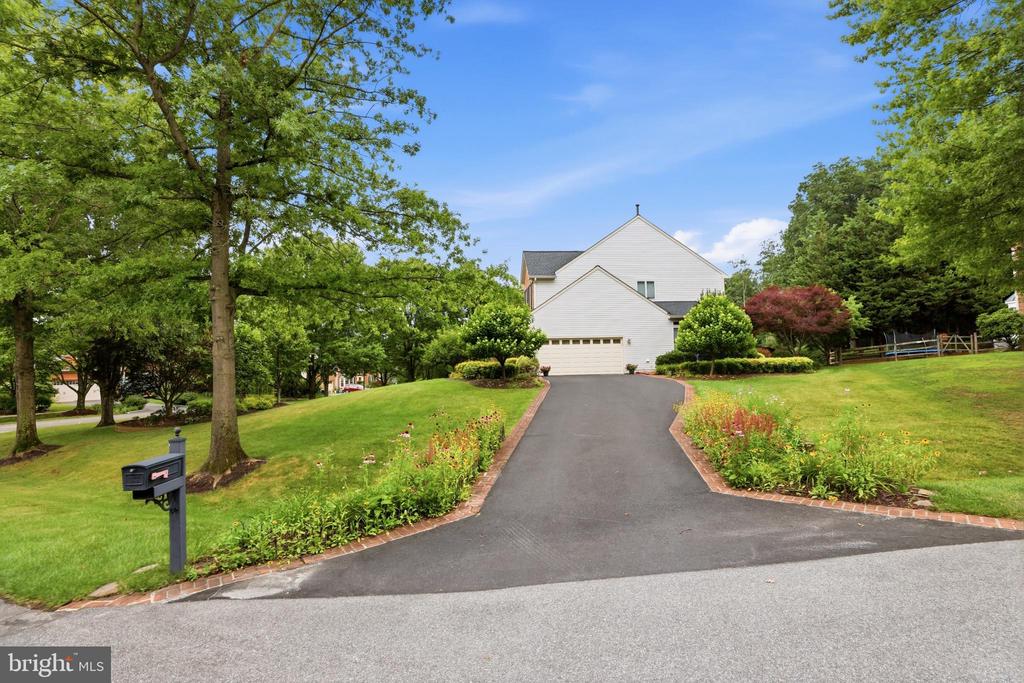 2 CROSSCUT COURT