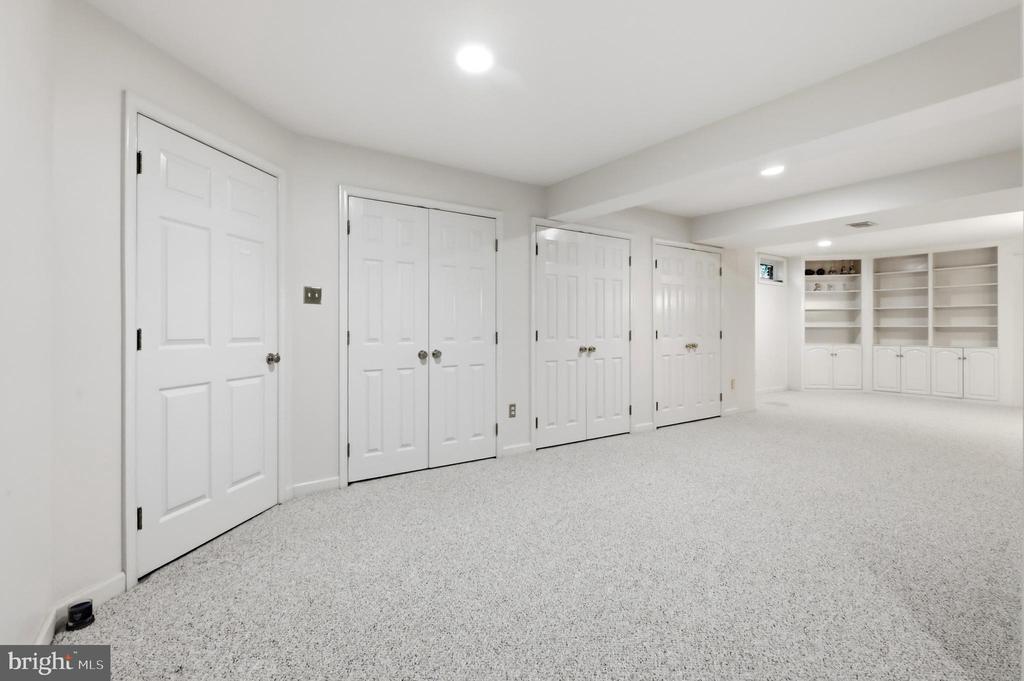 2 CROSSCUT COURT