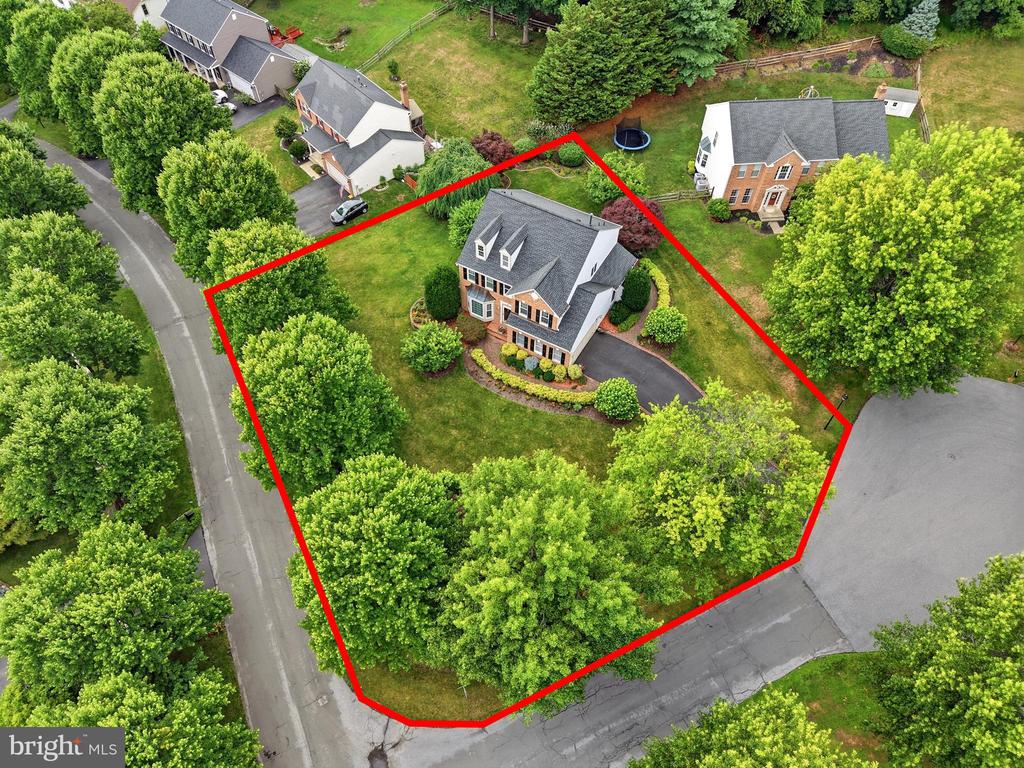 2 CROSSCUT COURT