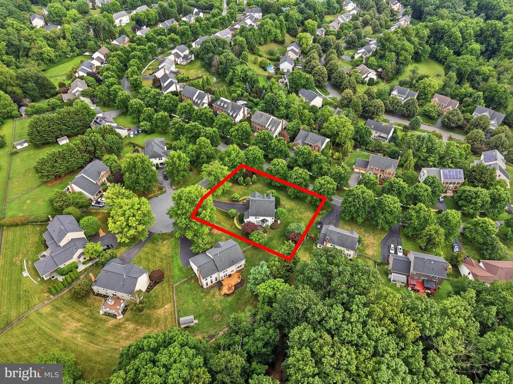 2 CROSSCUT COURT