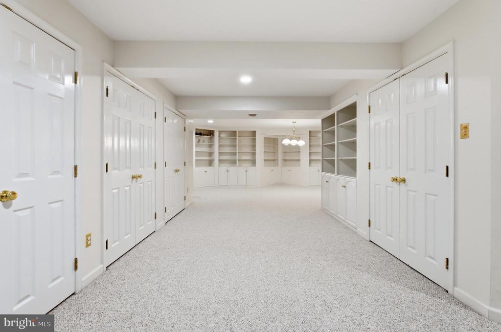 2 CROSSCUT COURT