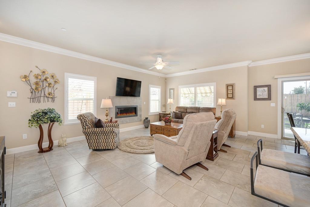 2142 Tienda Drive