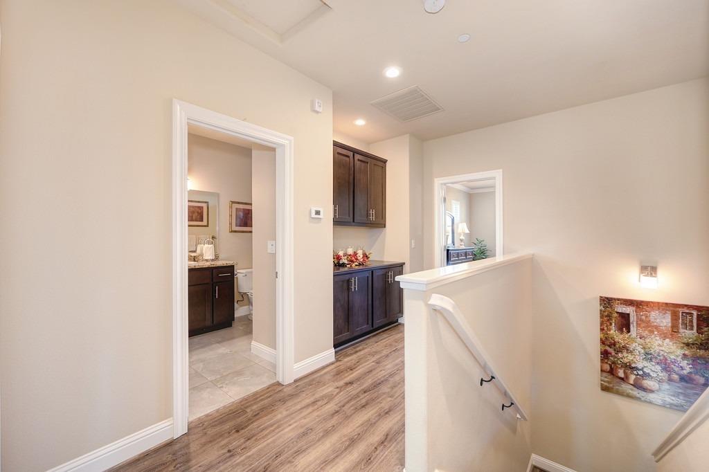 2142 Tienda Drive