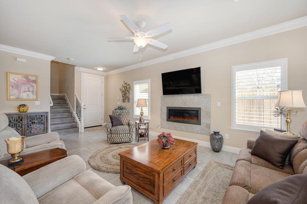 2142 Tienda Drive
