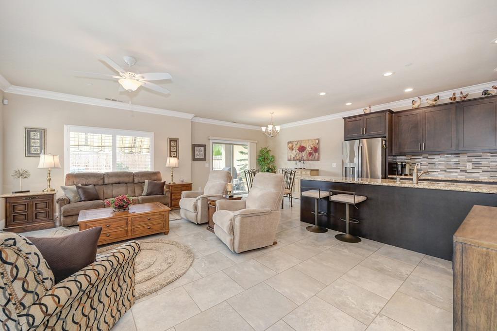 2142 Tienda Drive