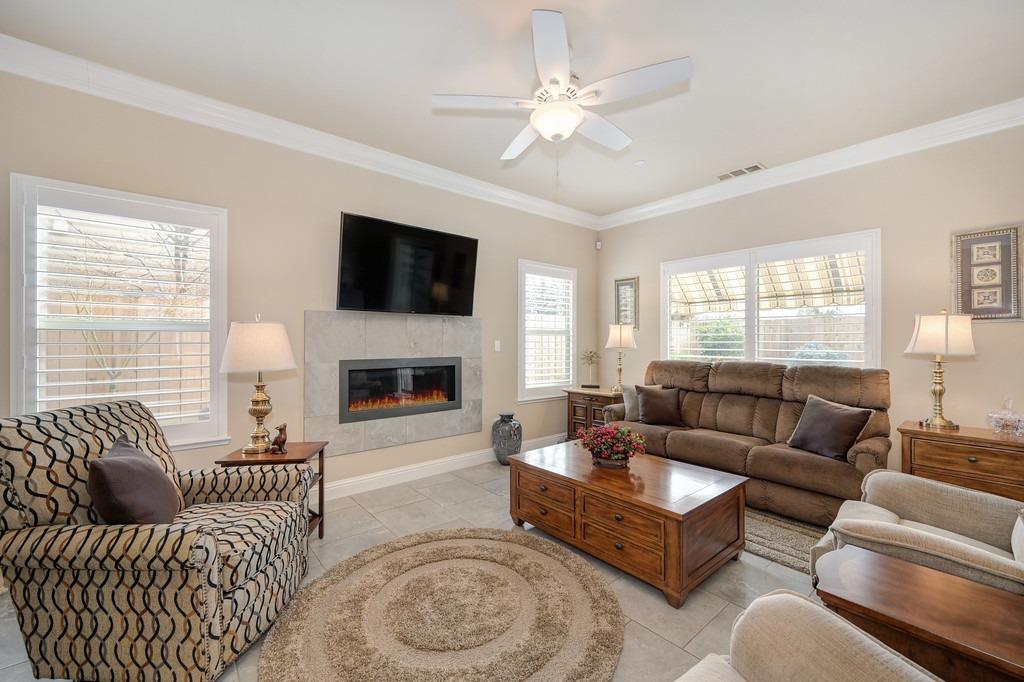 2142 Tienda Drive