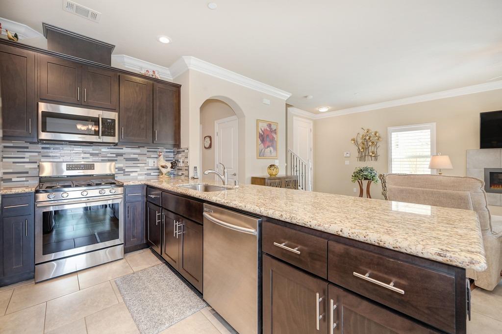2142 Tienda Drive
