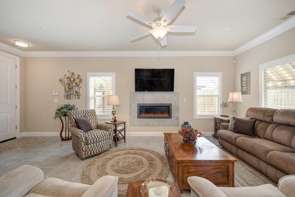 2142 Tienda Drive