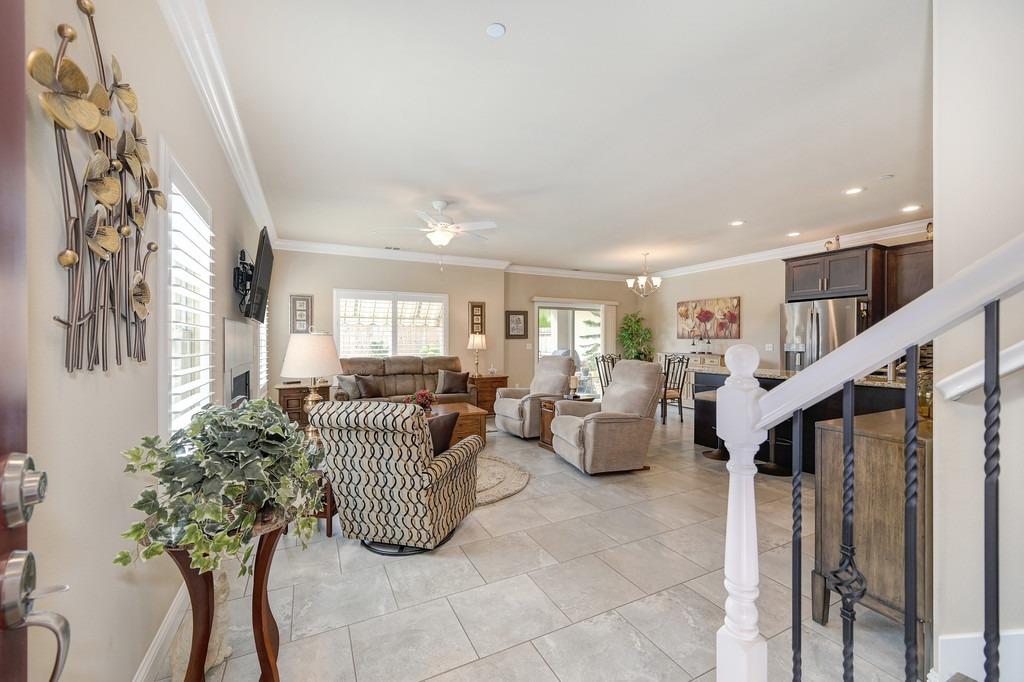 2142 Tienda Drive