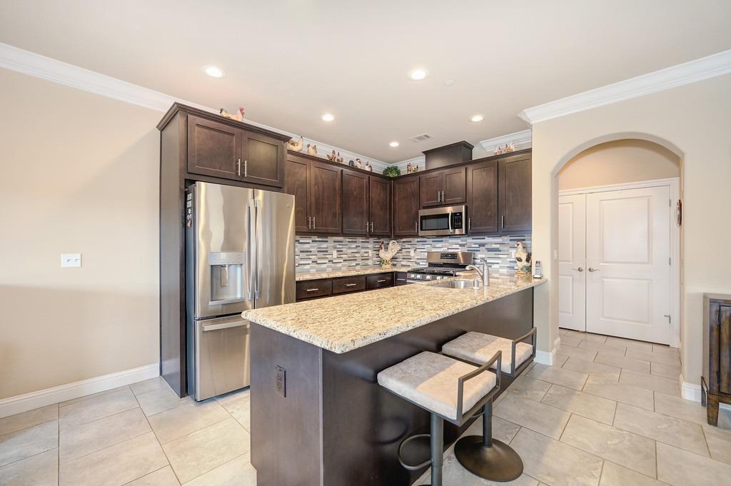 2142 Tienda Drive