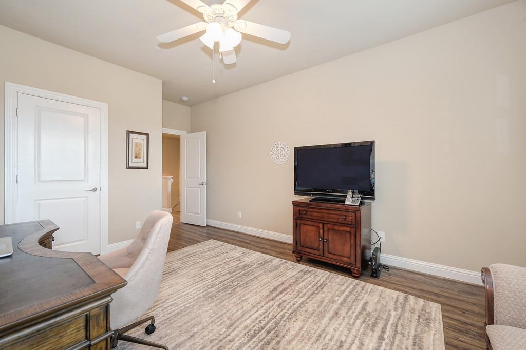 2142 Tienda Drive