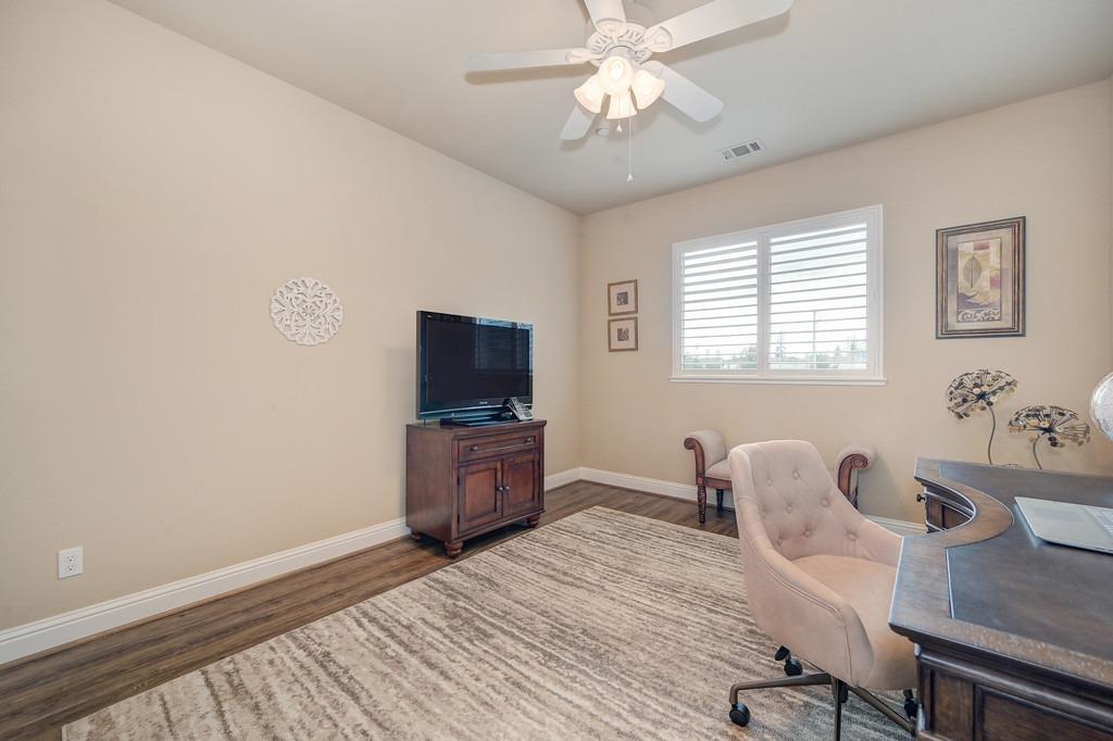 2142 Tienda Drive