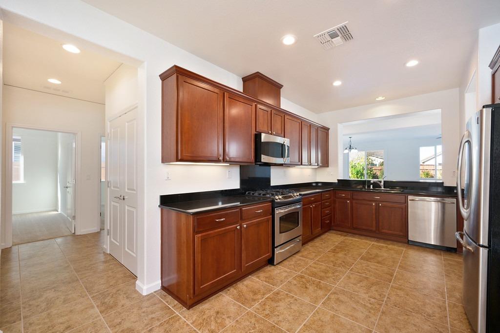 7446 Chatsworth Circle