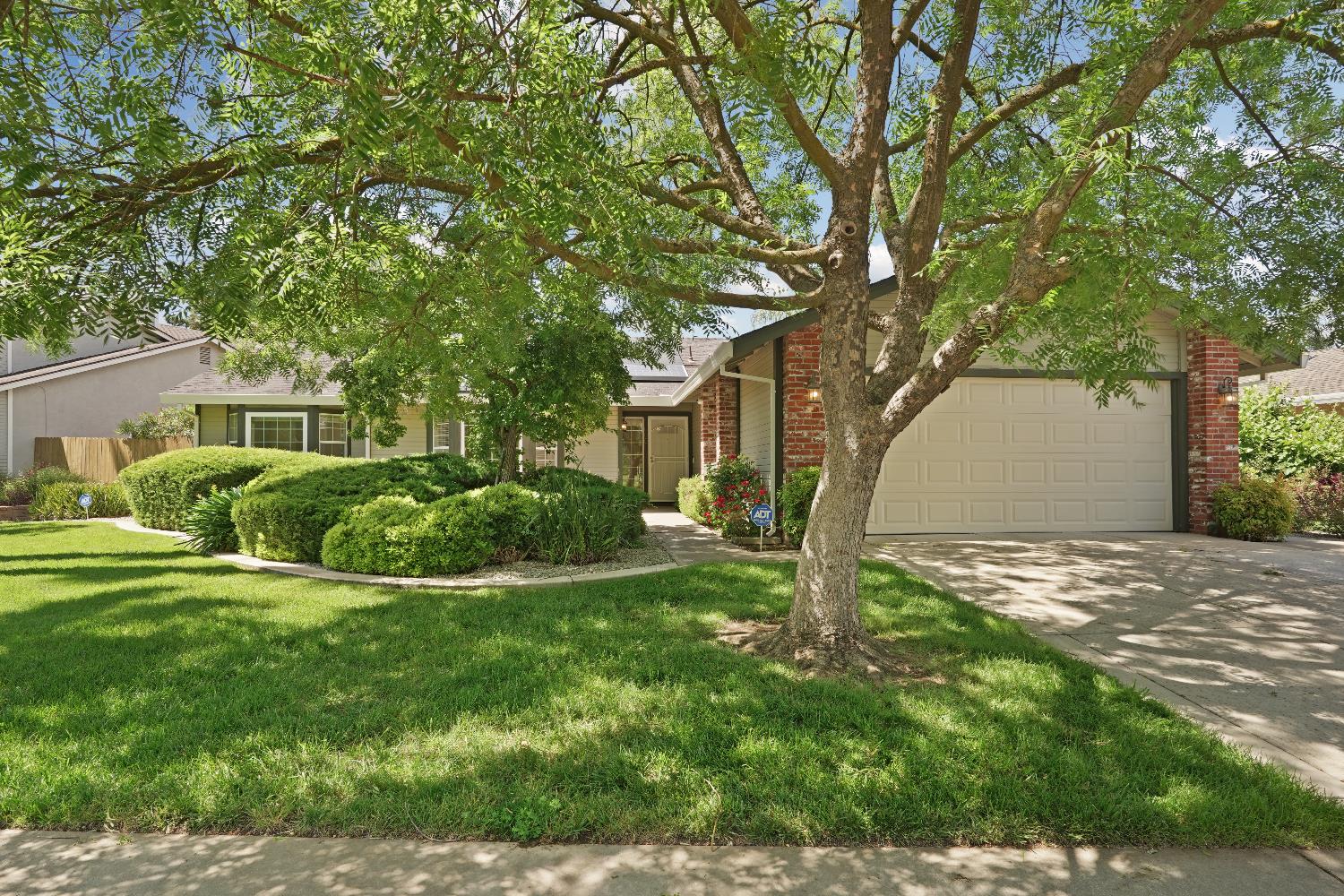 6001 Laguna Villa Way
