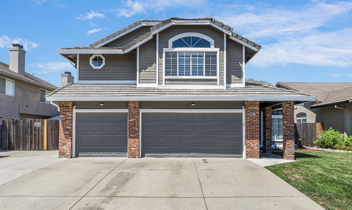 8657 Gossamer Way