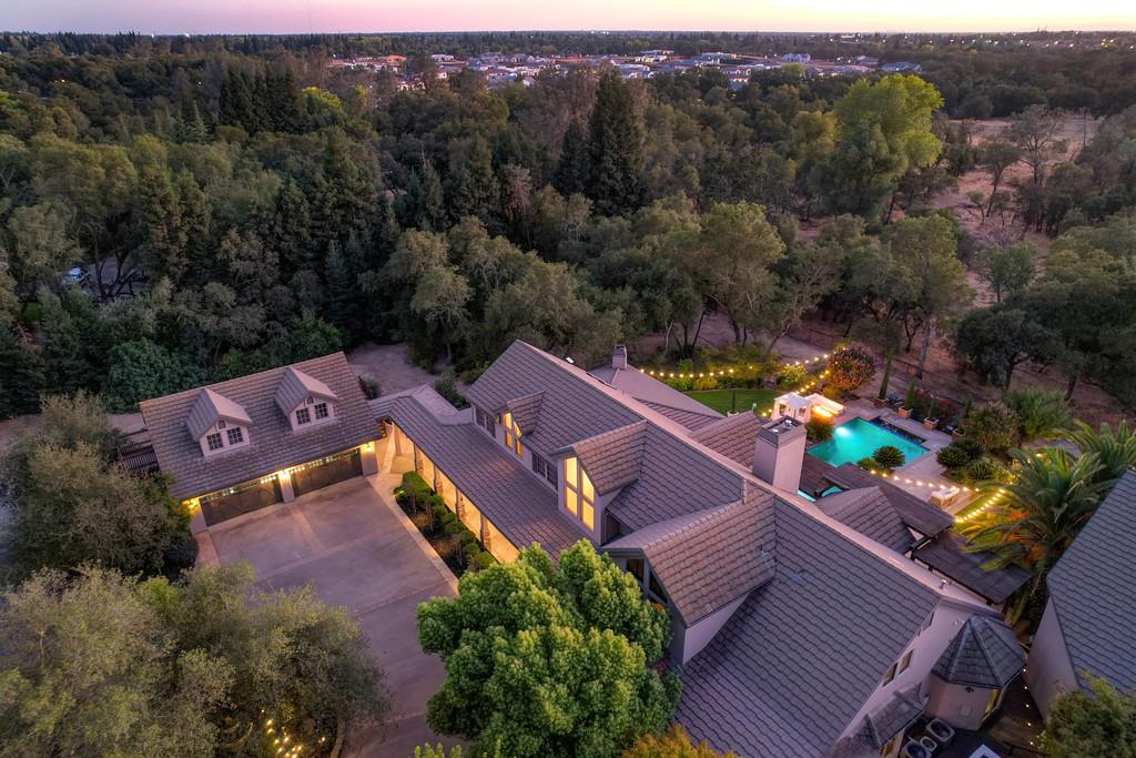 7450 Shadow Oaks Ln