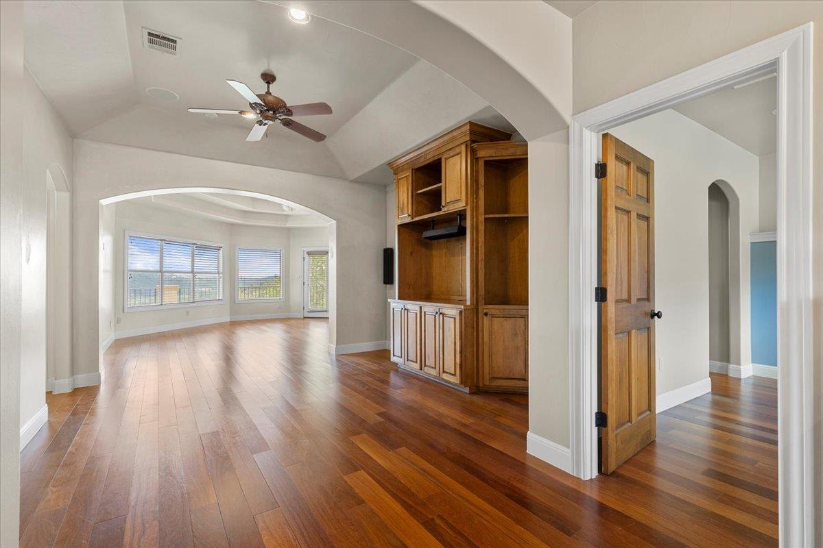 8600 Bluegrass DR